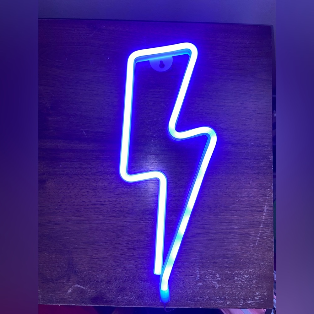 USB light up lighting bolt
